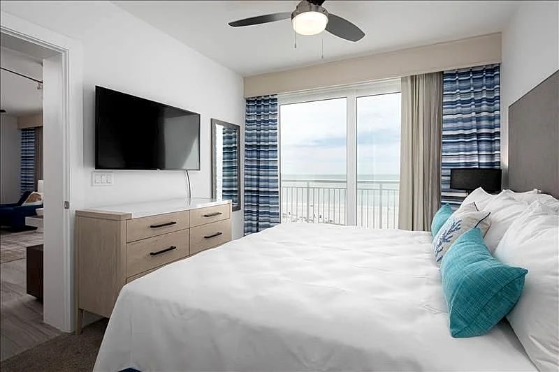 Penthouse Retreat with Stunning Gulf Views & Two Master Suites in Treasure Island, Florida, United States — photo 4