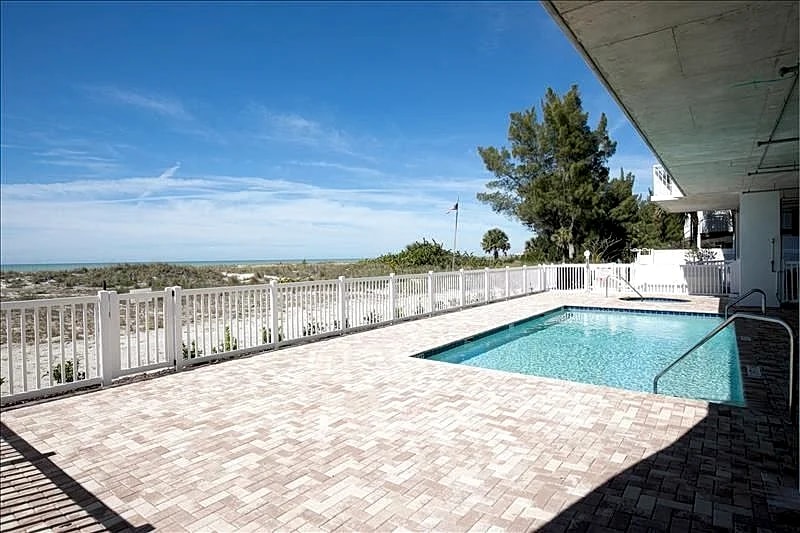Penthouse Retreat with Stunning Gulf Views & Two Master Suites in Treasure Island, Florida, United States — photo 3