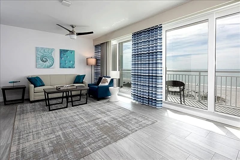 Penthouse Retreat with Stunning Gulf Views & Two Master Suites in Treasure Island, Florida, United States — photo 2