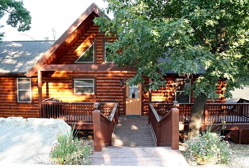 Owl's Nest Cabin Close to Big Cedar Lodge, 12 min to Branson Strip, Hot Tub, WIFI