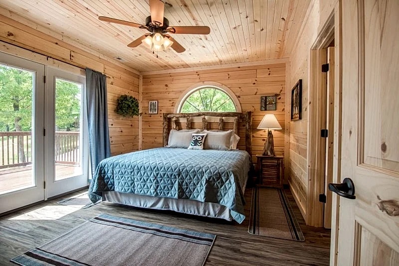 Owl's Nest Cabin Close to Big Cedar Lodge, 12 min to Branson Strip, Hot Tub, WIFI in Ridgedale, Missouri, United States — photo 4