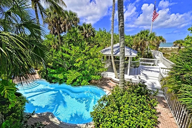 Beachfront, Heated Pool, Kayaks/SUP, Lanai W/Gulf Views, 85' Dock, 2 Golf Carts in Captiva, Florida, United States — photo 2