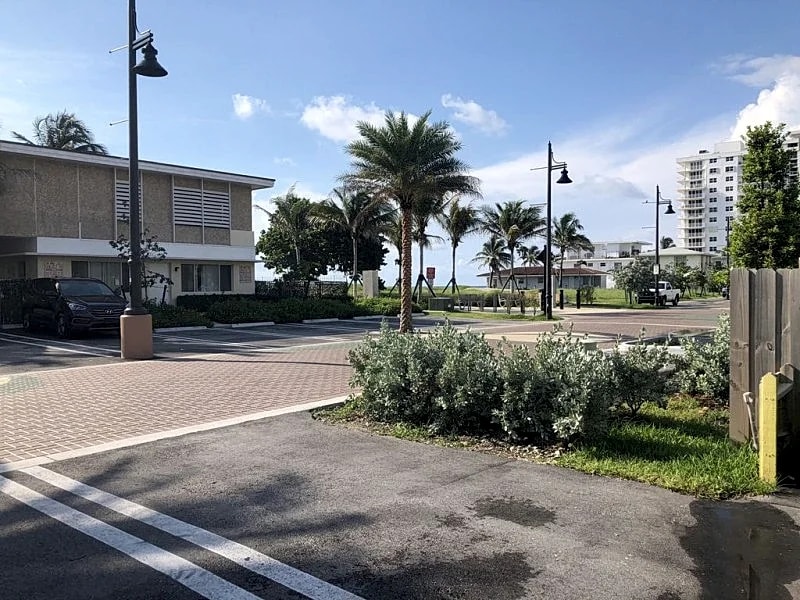 Just Steps to the Beach! Relax Across from the Ocean at Saltyside Bungalow in Pompano Beach, Florida, United States — photo 2