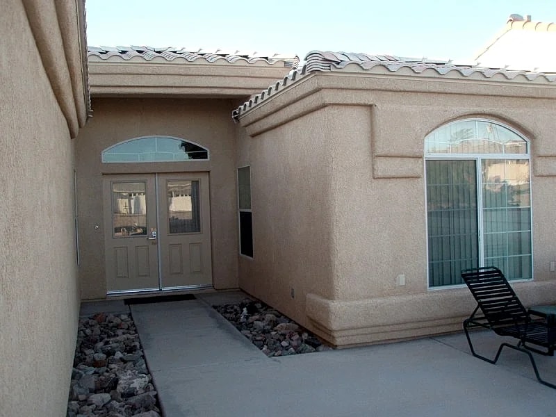 Quiet 3 Bd Plus Den 2 Ba Home w/2 Car Garage & Gated RV Parking in Lake Havasu City, Arizona, United States — photo 3