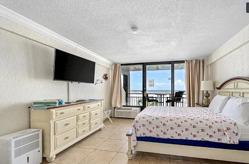 Beautiful View of the Atlantic Ocean from your balcony - Daytona Beach Shores in Daytona Beach Shores, Florida, United States — photo 4