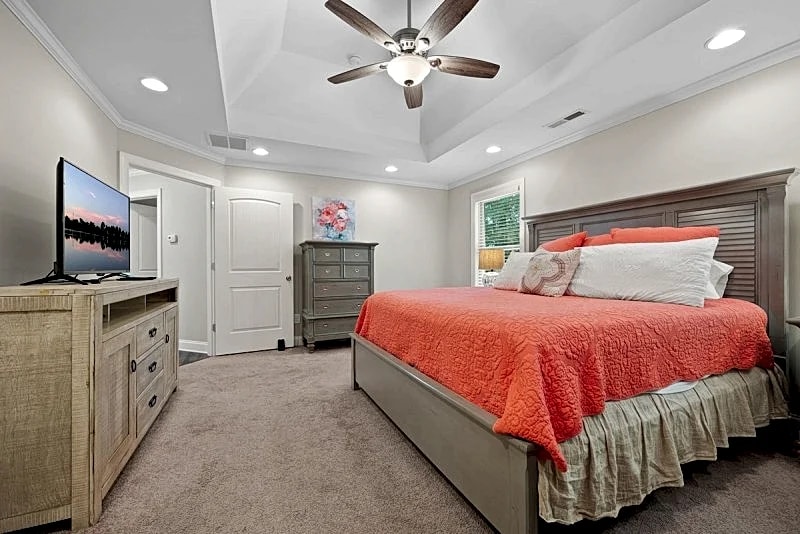 A Deluxe Townhome On Private Wooded Lot. Convenient To Atlanta, Peachtree City in Tyrone, Georgia, United States — photo 2