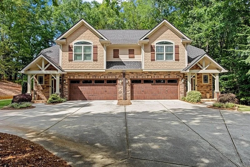GORGEOUS 3 BEDROOM TOWNHOME LOCATED ON ESTATE LOT B