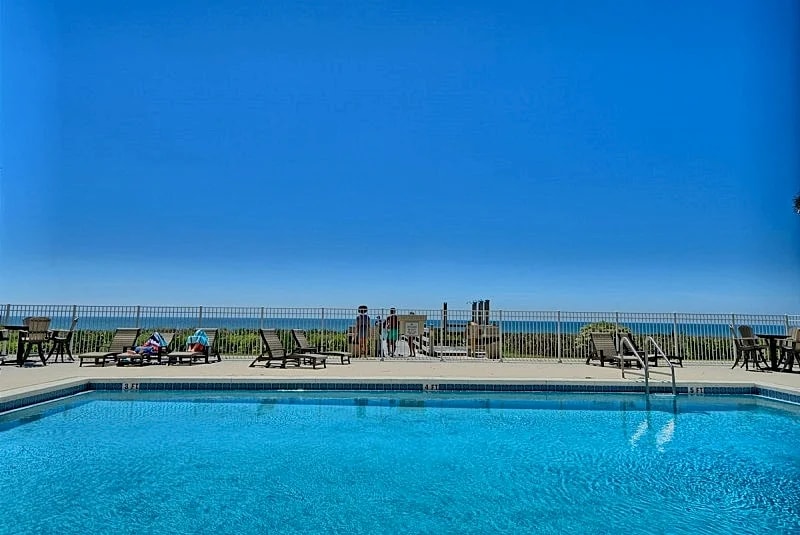 Southside of 30A, Gated beachfront pool sleeps 7 , 2 min walk to Rosemary, NEW! in Alys Beach, Florida, United States — photo 5
