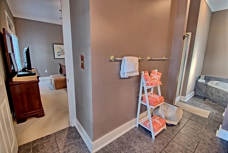 New low Spring rates, close to beach & lagoon pool, bikes included, Location!! in Alys Beach, Florida, United States — photo 4