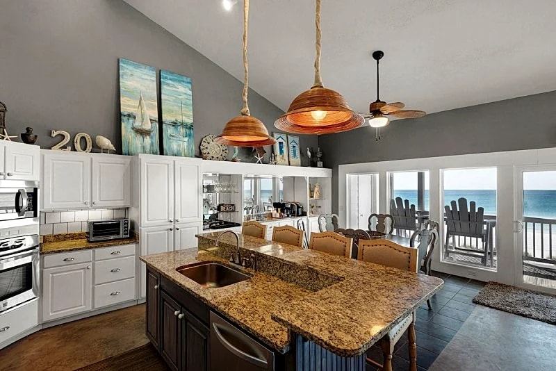 Beautiful Corner (End) Unit with Wrap-Around Balcony and Western Sunset Views in Panama City Beach, Florida, United States — photo 2