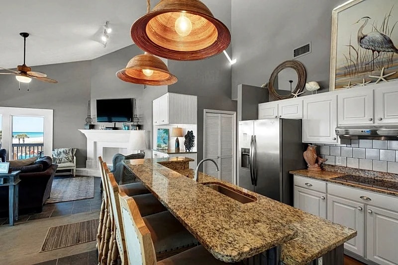 Beautiful Corner (End) Unit with Wrap-Around Balcony and Western Sunset Views in Panama City Beach, Florida, United States — photo 3