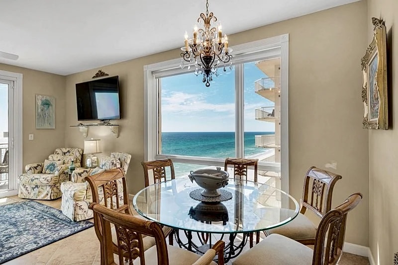 7th FLOOR, CORNER UNIT, OCEANFRONT, WESTERN VIEWS, HIGH-END, FREE BEACH LOUNGES in Panama City Beach, Florida, United States — photo 4