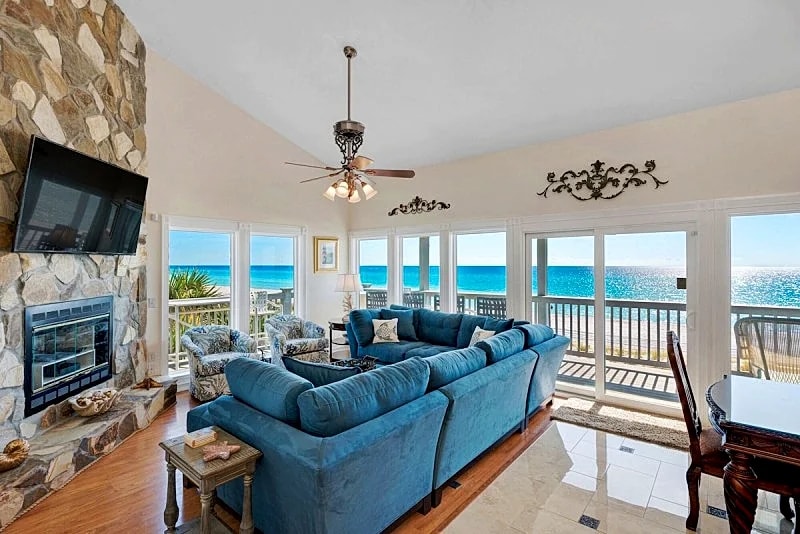 OCEANFRONT, CORNER, CONDO IN 2-STORY COMPLEX, WRAP-AROUND BALCONY, PET FRIENDLY! in Panama City Beach, Florida, United States — photo 3