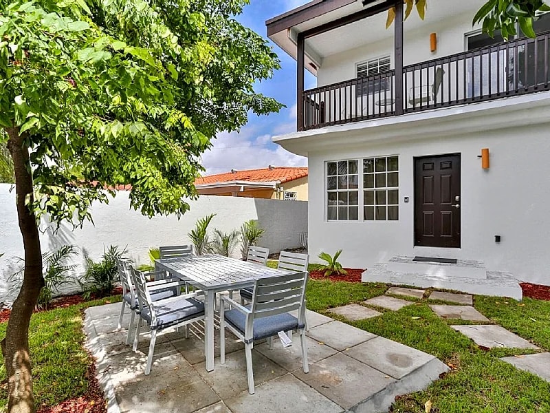 Impeccable With Great Design & Garden in Miami, Florida, United States — photo 2