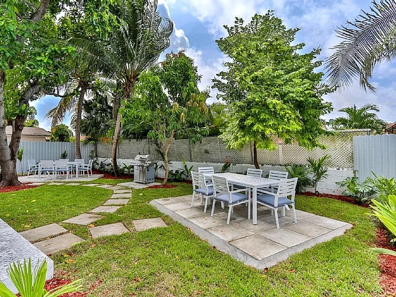 Impeccable With Great Design & Garden in Miami, Florida, United States — photo 3