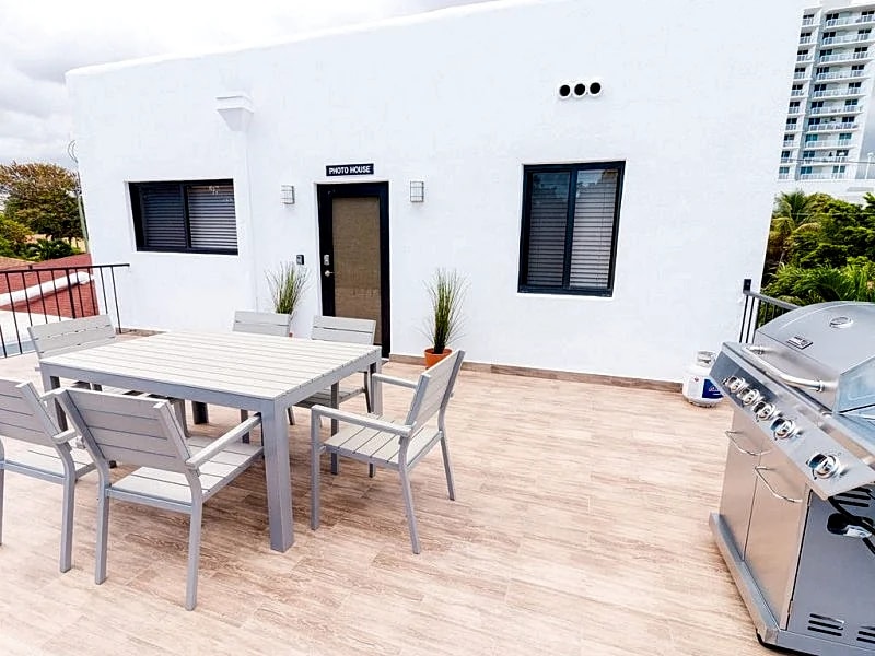Picture Perfect Modern Cottage Near Brickell Area With Pool and Private Deck. in Miami, Florida, United States — photo 2
