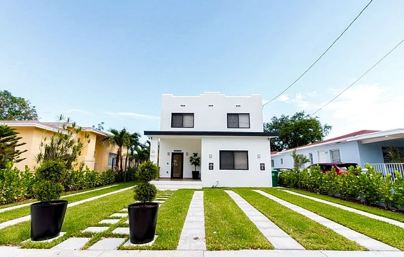 Modern Rock House Near Brickell Area With a Pool in Miami, Florida, United States — photo 2