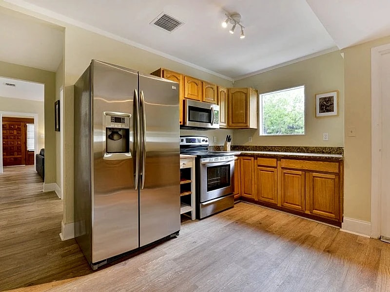 4 BEDROOM/2 BATH HOME, FEW BLOCKS AWAY FROM BRICKELL CC in United States — photo 2