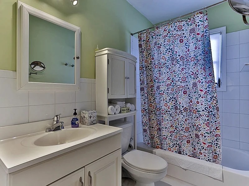Impeccable Coral Gables Condo, Great Location. in Miami, Florida, United States — photo 4