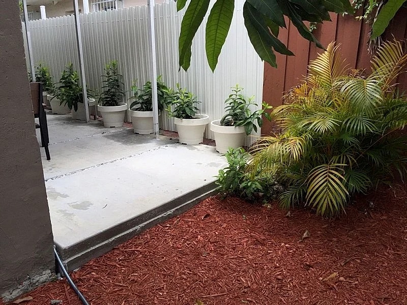 Gables Cute Cottage Barbecue and Private Garden. in Miami, Florida, United States — photo 3