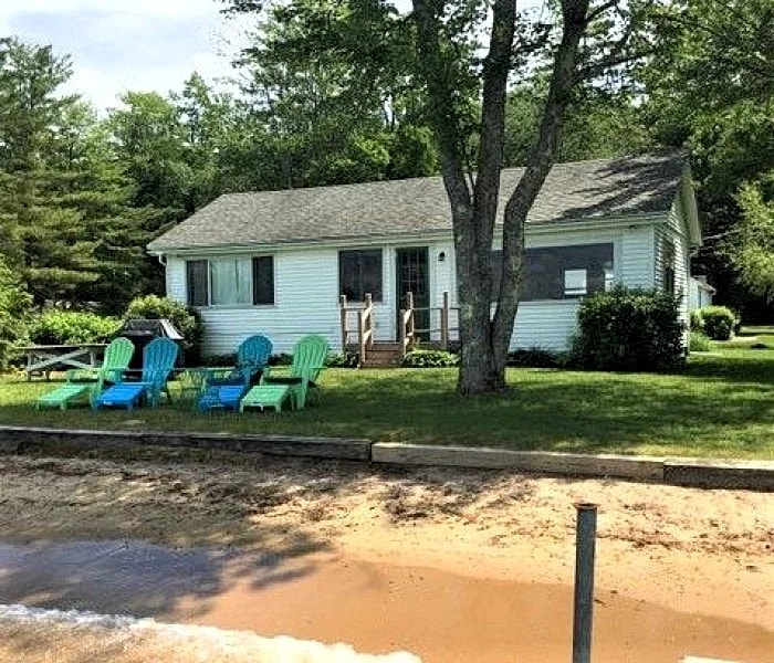 SMI79Wf - Vintage waterfront home on Winnipesaukee