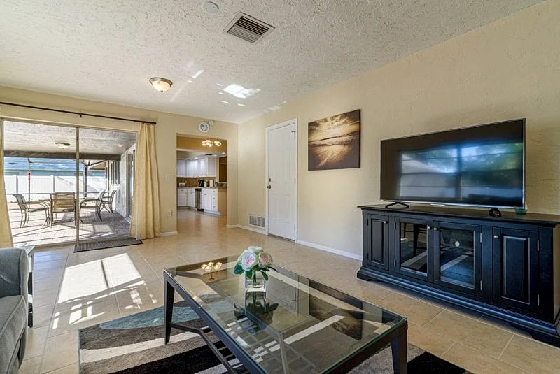 Amazing Villa with Extra Large Heated Pool ! 50% off Regular Rates! in Sarasota, Florida, United States — photo 3