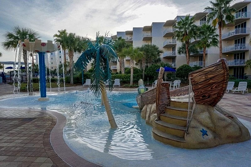 Ground Floor only Steps Away from Pools, Beach service included in Fort Walton Beach, Florida, United States — photo 4