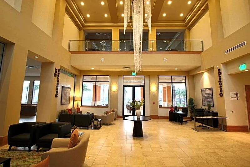 3 Miles to Disney, New POOL/Water Slides, Free WiFi/Parking, no Resort Fee in Kissimmee, Florida, United States — photo 5