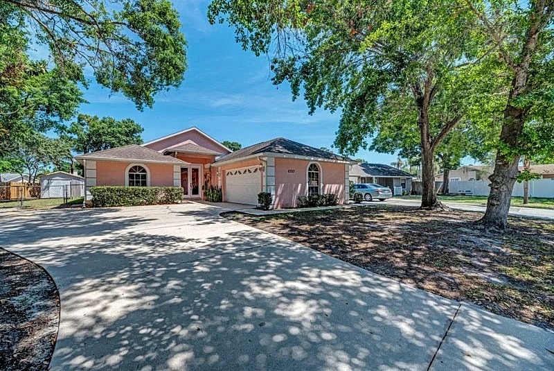 Family-Friendly Retreat: 2 Primary Bedrooms each with Ensuites