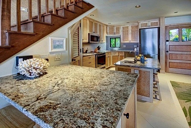 Easy Accessible Oceanfront Luxury Townhome in Puamana in Maui County, Hawaii, United States — photo 2