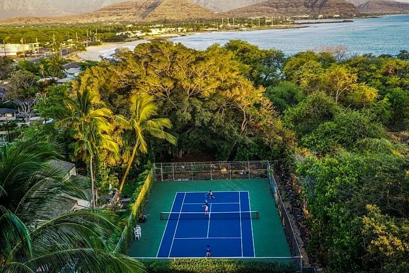 Permitted Hawaiian Princess condo on beach with sea turtles and amazing sunsets in Makaha, Hawaii, United States — photo 5