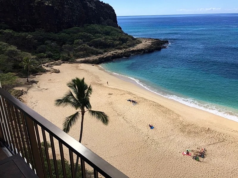 Permitted Hawaiian Princess condo on beach with sea turtles and amazing sunsets in Makaha, Hawaii, United States — photo 4