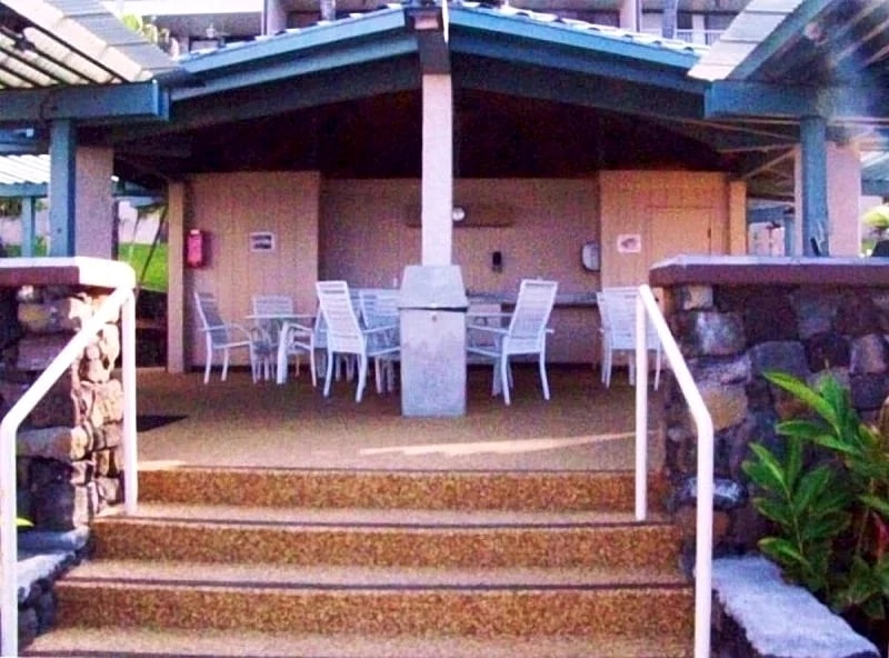 Kona Reef Condo on Beach with Ocean View, Wifi, King bed & Elevator in North Kona, Hawaii, United States — photo 4