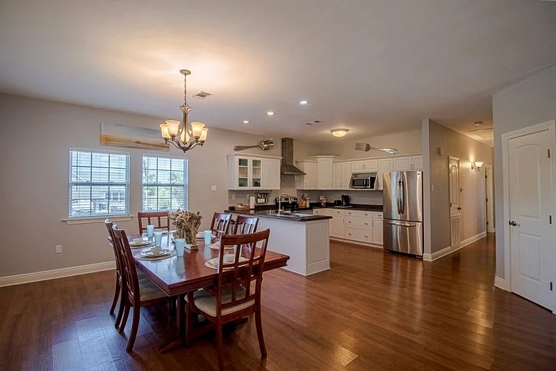 Who Needs Snowflakes When You Can Have Seashells! 4 Bedroom-2 Bath--Sleeps 8! Property overview in Pass Christian, Mississippi, United States — photo 2