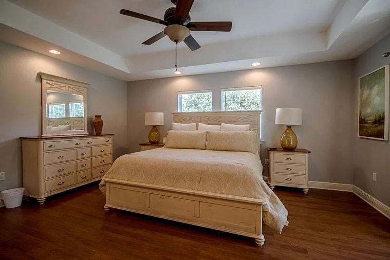 Who Needs Snowflakes When You Can Have Seashells! 4 Bedroom-2 Bath--Sleeps 8! Property overview in Pass Christian, Mississippi, United States — photo 5