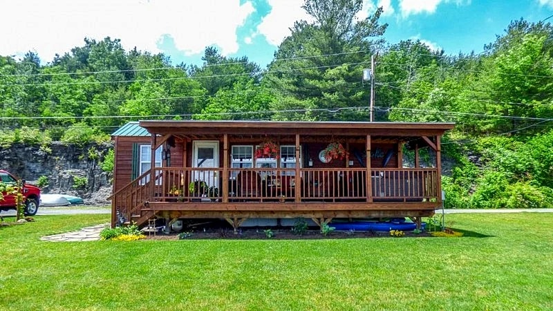 The Trottage:"Modern 2 Bedroom Seneca Lake Home" in Dundee, New York, United States — photo 2