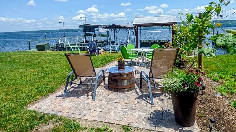 The Trottage:"Modern 2 Bedroom Seneca Lake Home" in Dundee, New York, United States — photo 5