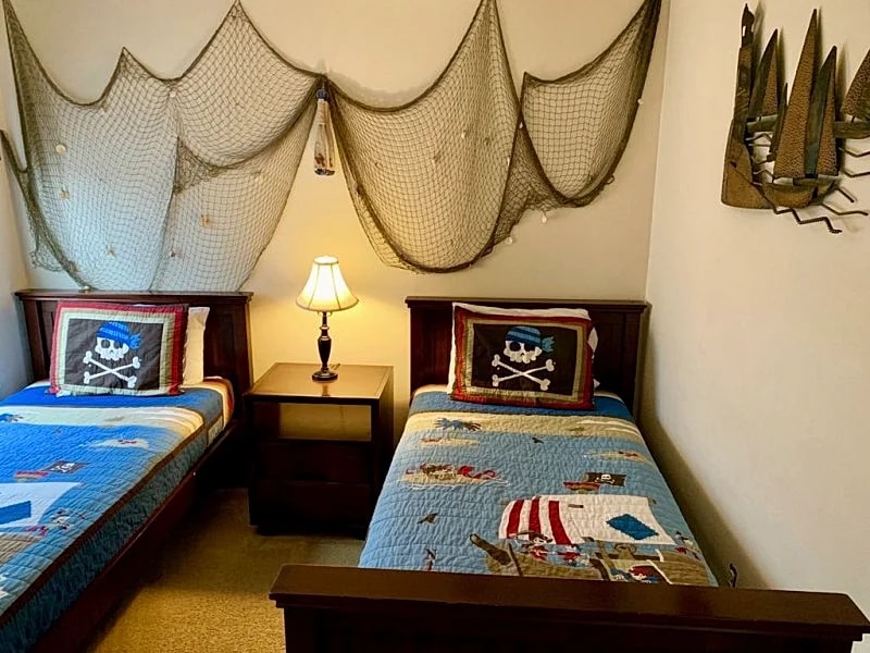 7 beds sleep 16. Minnie's-mansion in Emerald Island in Kissimmee, Florida, United States — photo 5