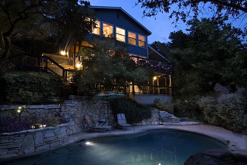 Little Lanai - Awesome Lake View - Pool, Hot Tub, Large Kitchen, Guest House! in Austin, Texas, United States — photo 2