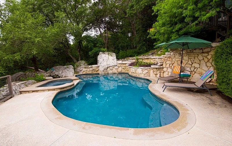 Little Lanai - Awesome Lake View - Pool, Hot Tub, Large Kitchen, Guest House! in Austin, Texas, United States — photo 4
