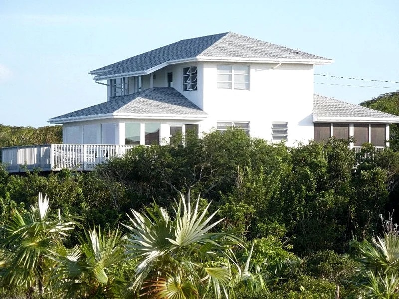 Secluded & Quiet Beachfront Home w/ Beautiful View on Lochabar Bay. Family fun! in Clarence Town, Long Island, Bahamas — photo 3