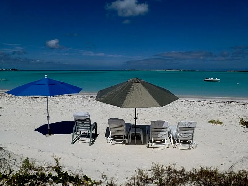 Secluded & Quiet Beachfront Home w/ Beautiful View on Lochabar Bay. Family fun! in Clarence Town, Long Island, Bahamas — photo 5