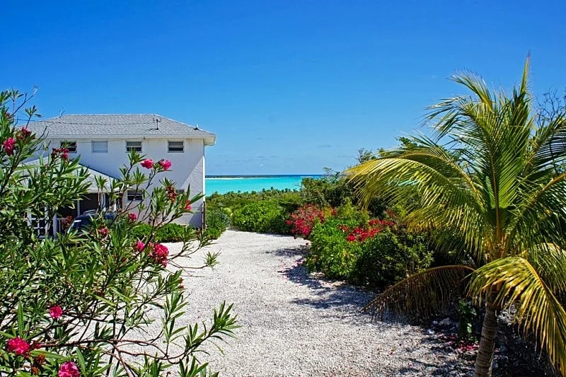 Secluded & Quiet Beachfront Home w/ Beautiful View on Lochabar Bay. Family fun! in Clarence Town, Long Island, Bahamas — photo 2