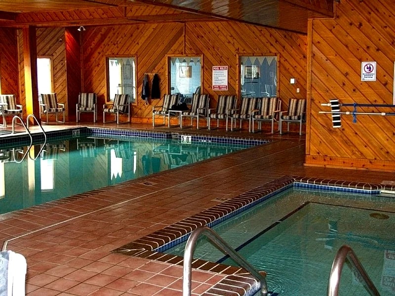High-End, Modern/Rustic Beachfront Condo on Lake Delton + 6 Noahs Ark wristbands in Wisconsin Dells, Wisconsin, United States — photo 3