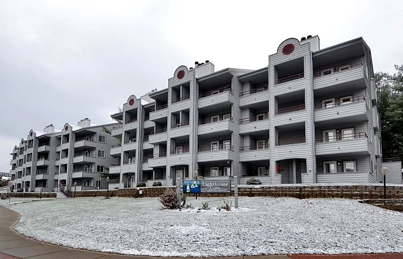 Lakefront Condo Resort w/Private Beach, 2 Pools, Includes 6 Noahs Ark Wristbands