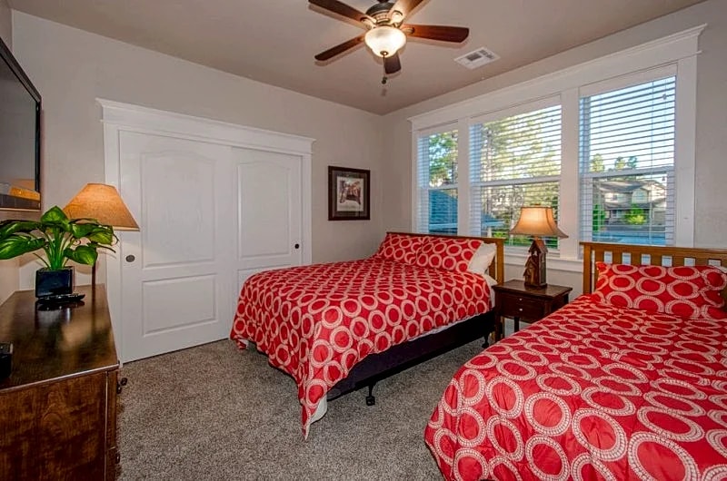 Luxury Flagstaff Retreat in the pines near NAU, Grand Canyon, Sedona & Snowbowl! Property overview in Flagstaff, Arizona, United States — photo 5