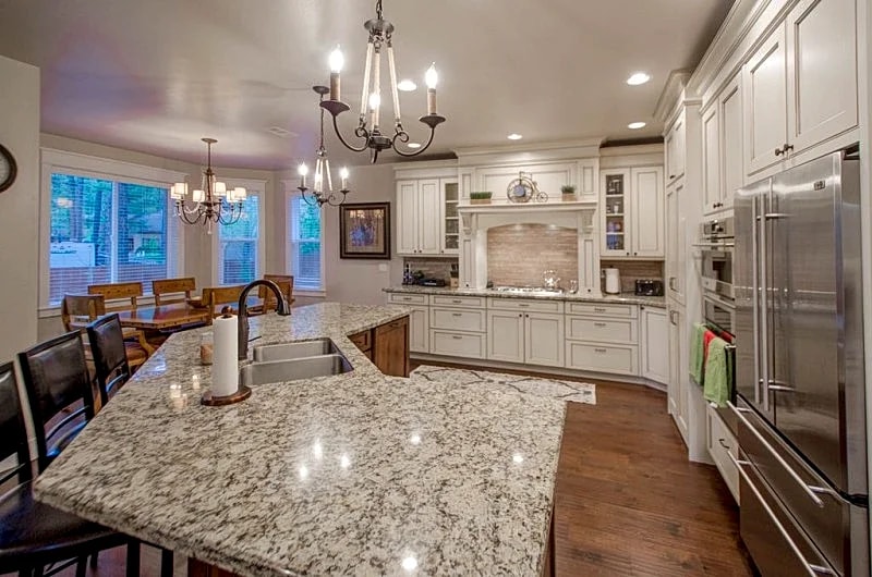 Luxury Flagstaff Retreat in the pines near NAU, Grand Canyon, Sedona & Snowbowl! Property overview in Flagstaff, Arizona, United States — photo 2