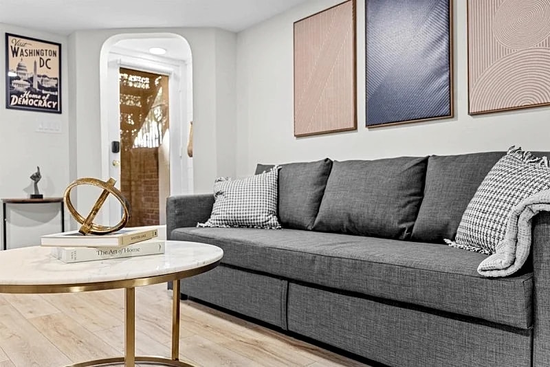 Spacious NW Apt Steps to 14th Street Corridor in Washington, District of Columbia, United States — photo 4