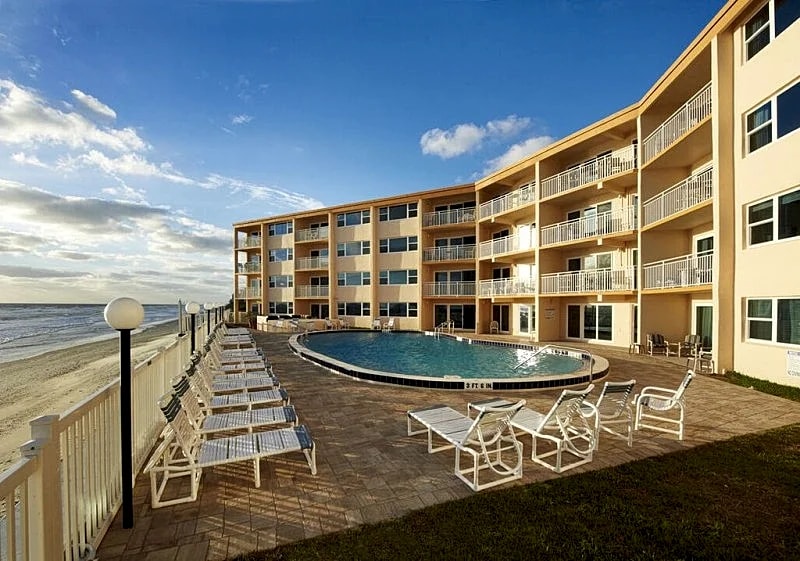 Direct Oceanfront – Ground floor with excellent views in Satellite Beach, Florida, United States — photo 3