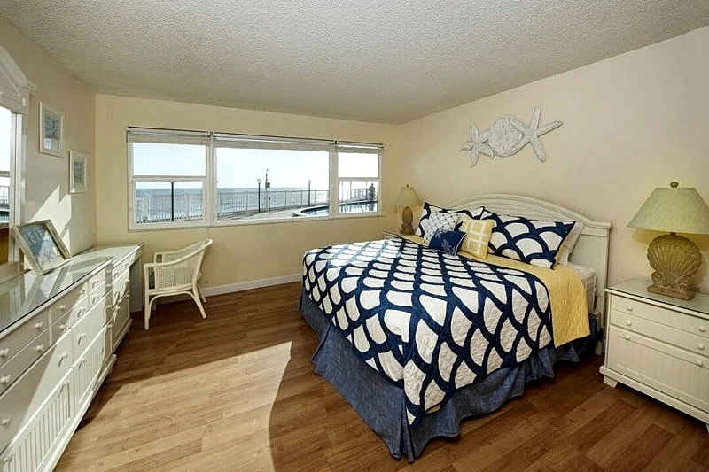 Direct Oceanfront – Ground floor with excellent views in Satellite Beach, Florida, United States — photo 4